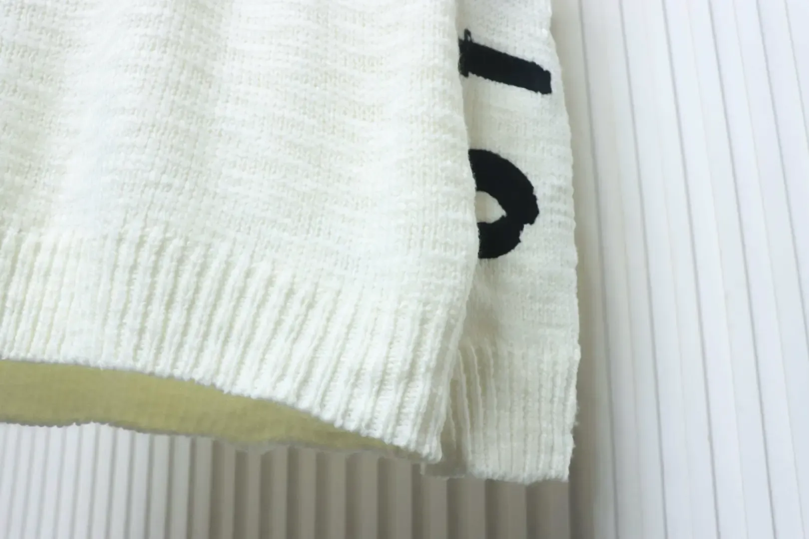 Embroidered Sweater With Dinosaur Chair Motif And Round Neckline - Image 6