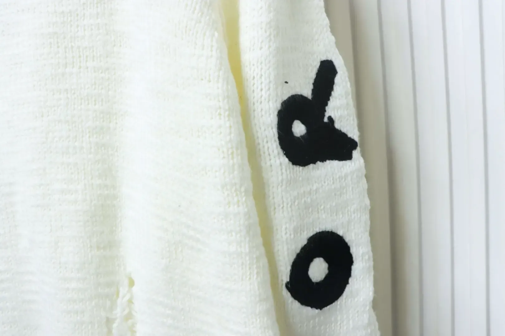 Embroidered Sweater With Dinosaur Chair Motif And Round Neckline - Image 7