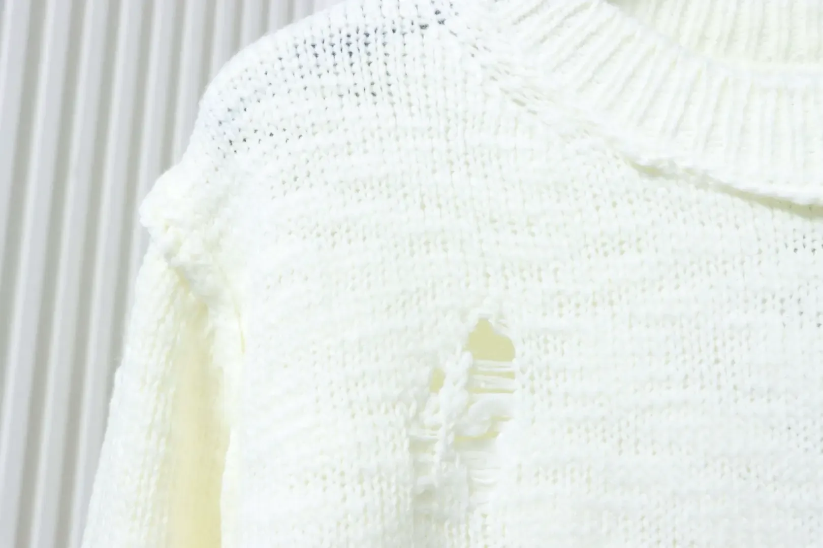 Embroidered Sweater With Dinosaur Chair Motif And Round Neckline - Image 8