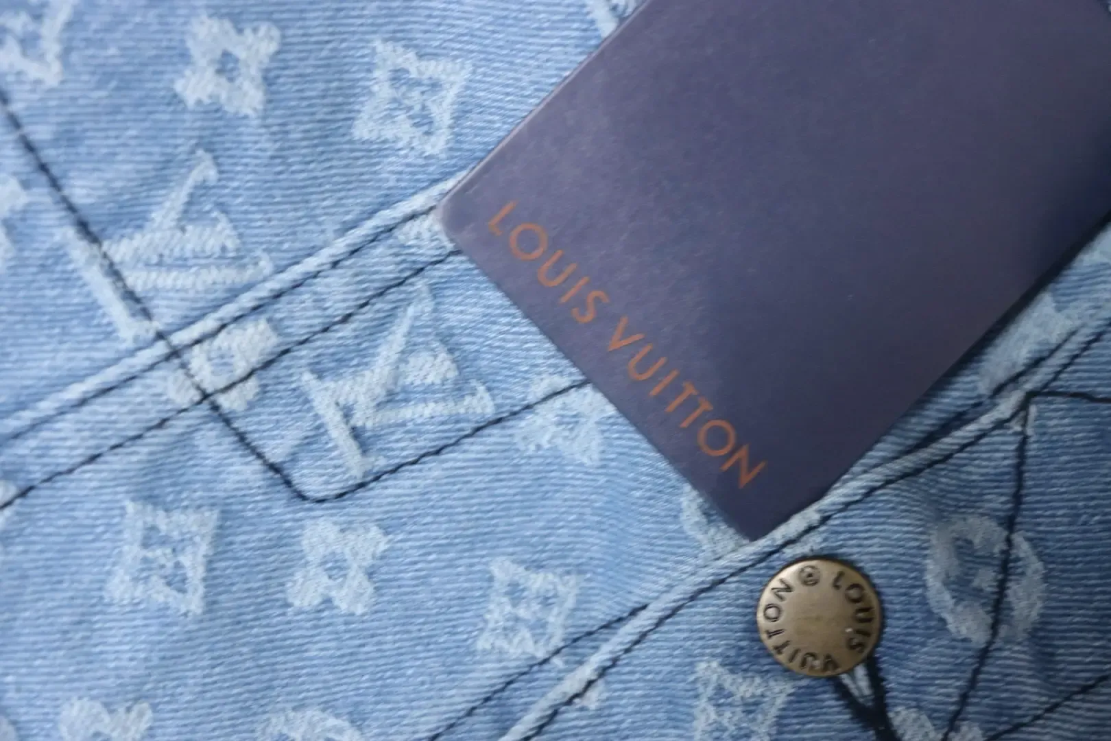 LU & Sup.1 denim jacket with all-over print - Image 11