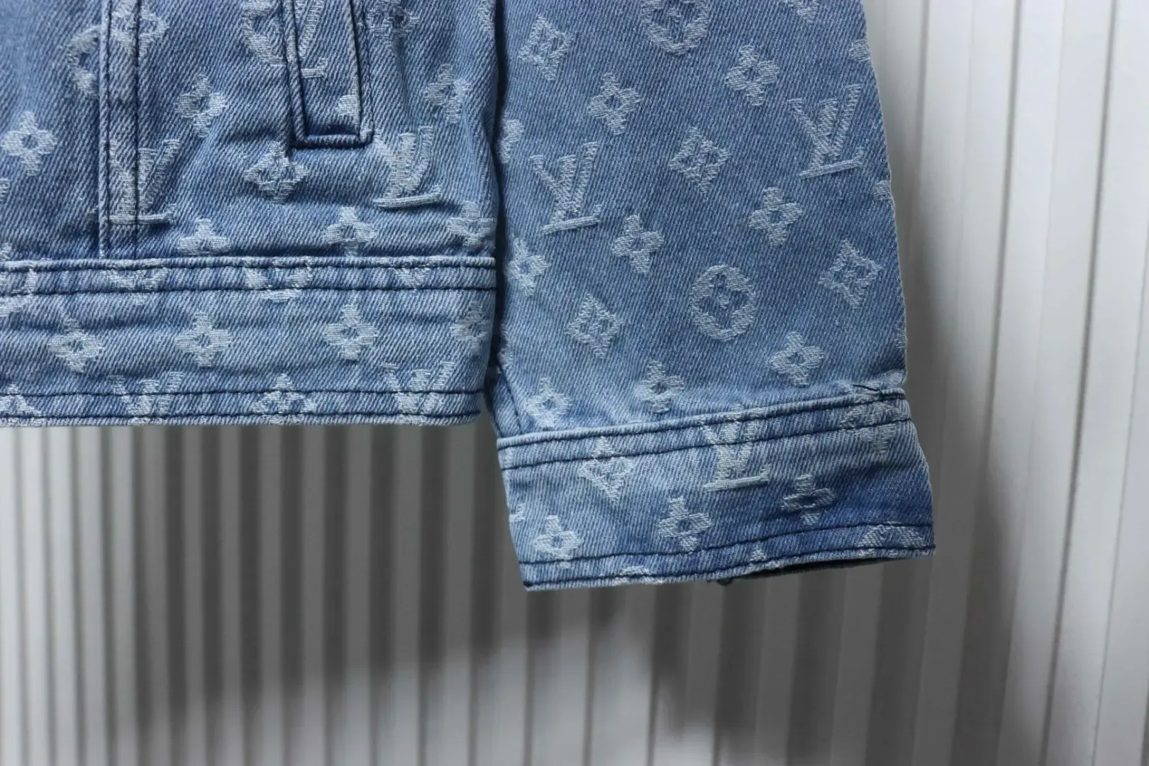 LU & Sup.1 denim jacket with all-over print - Image 8