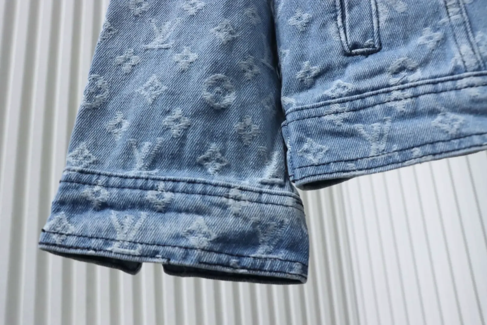 LU & Sup.1 denim jacket with all-over print - Image 9