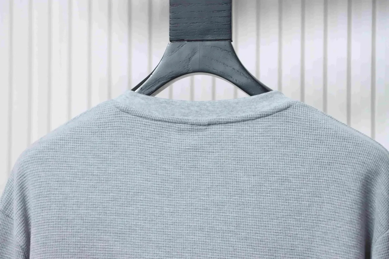 Long-Sleeved Leather Shirt With Waffle Texture And Cross Pattern - Image 4