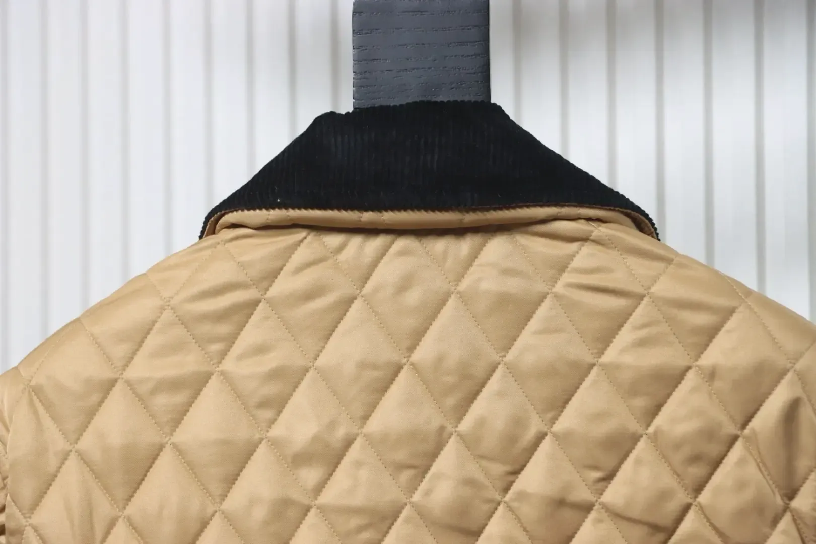 Quilted Stable Jacket With Corduroy Collar - Image 4