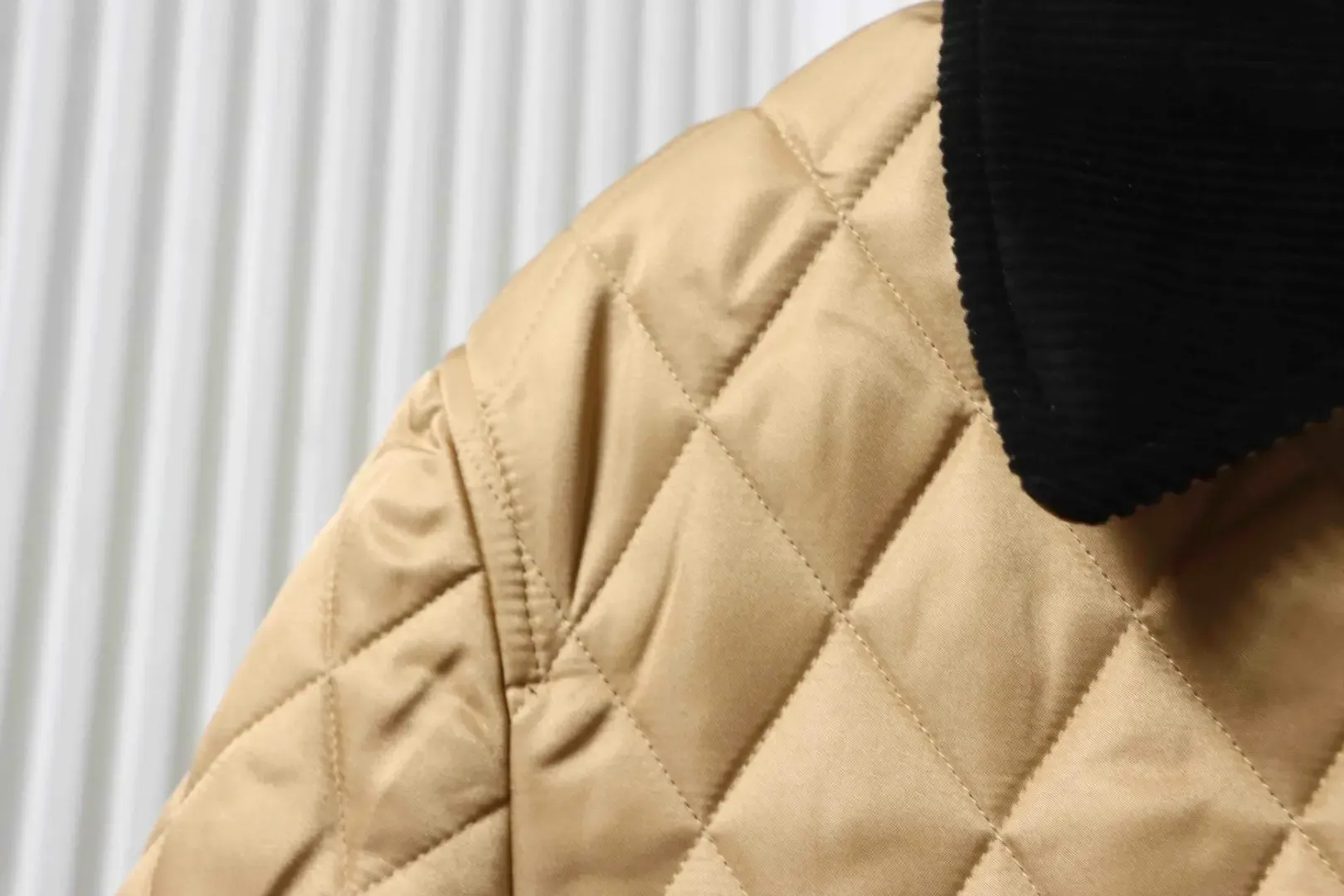 Quilted Stable Jacket With Corduroy Collar - Image 7