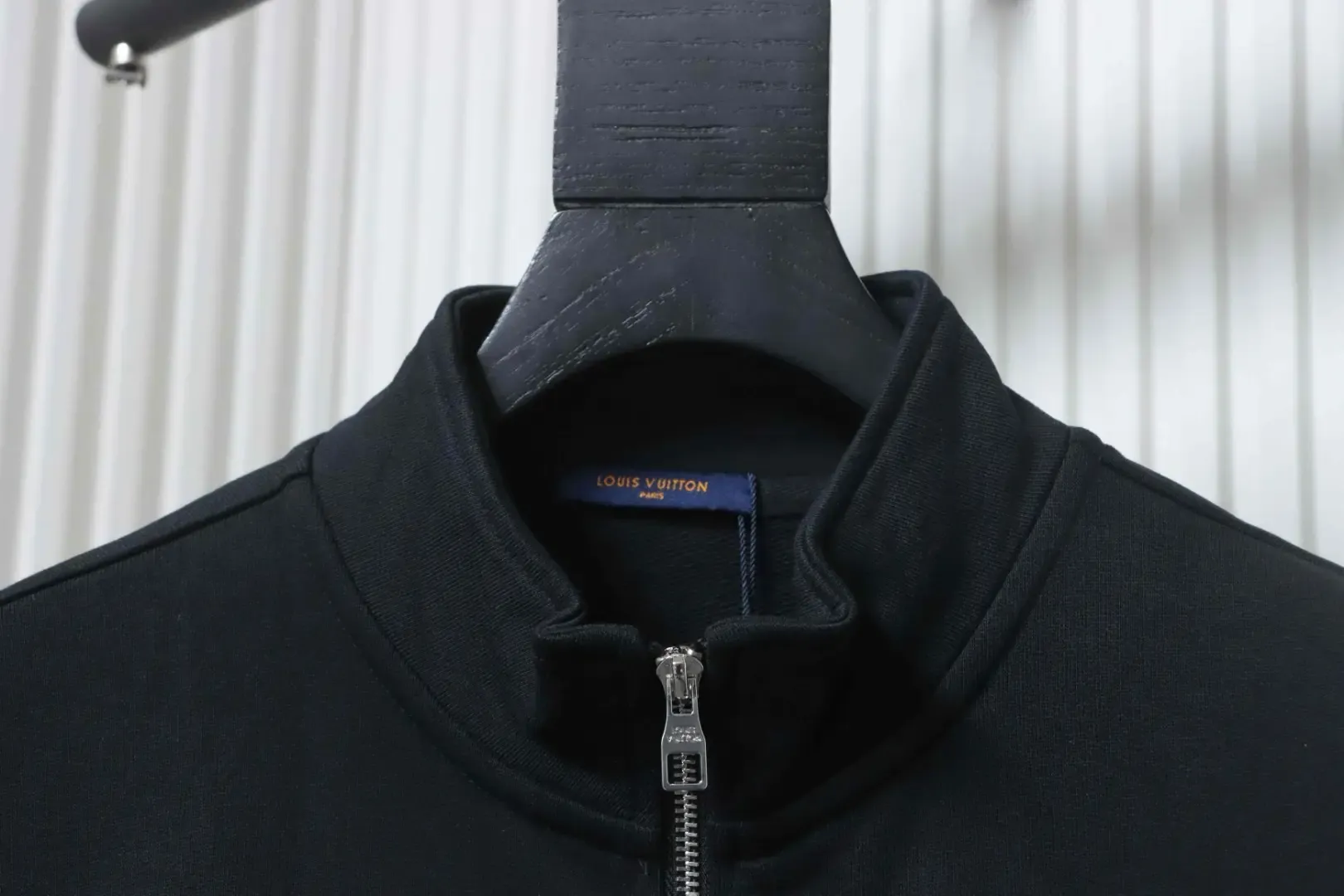 Suit Jacket With Four Flower Embroidery - Image 3