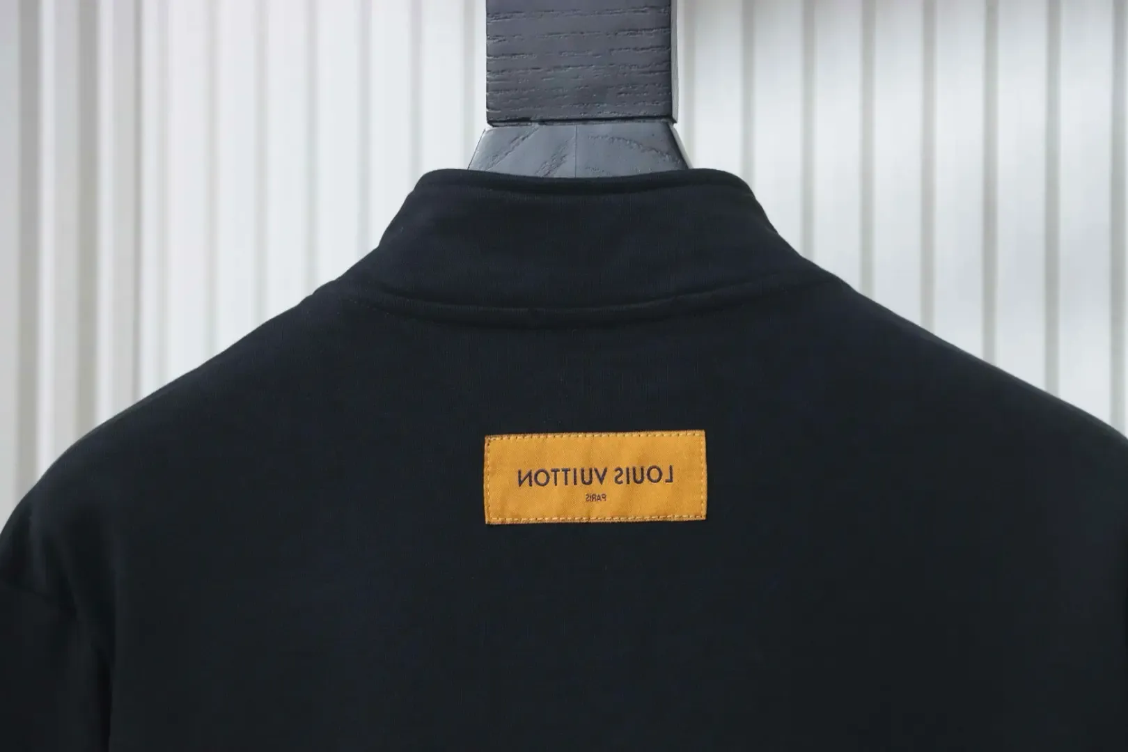 Suit Jacket With Four Flower Embroidery - Image 4