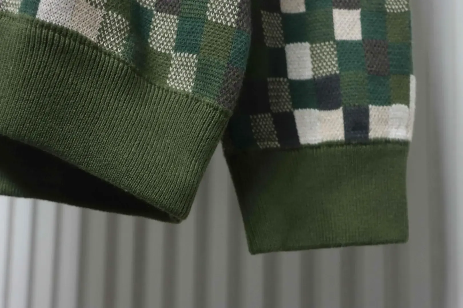 Sweater With Mosaic Pattern Round Neck And Back Studs - Image 9