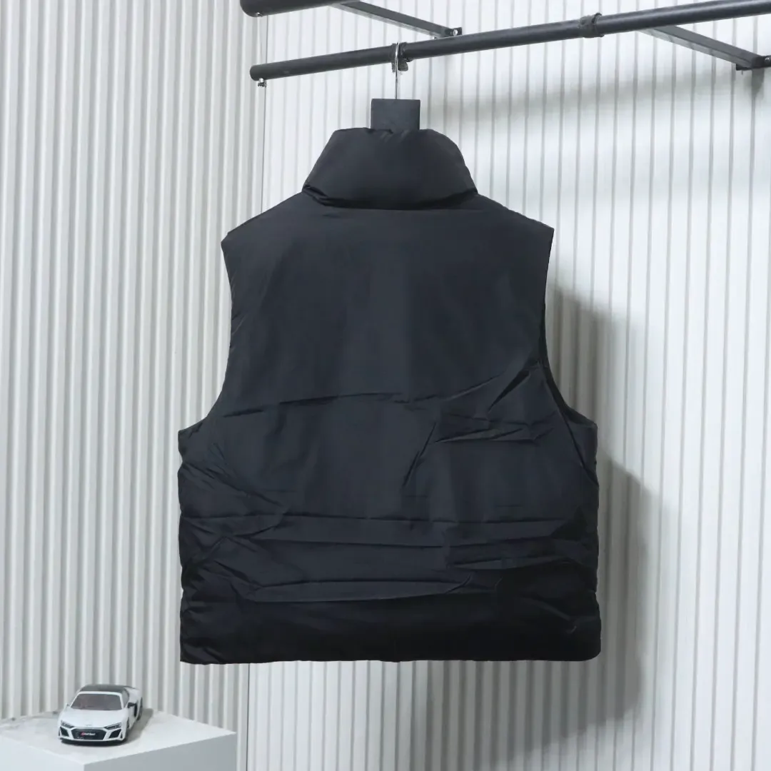 AMI 25Fw Down Vest With Heart Embossing - Image 2