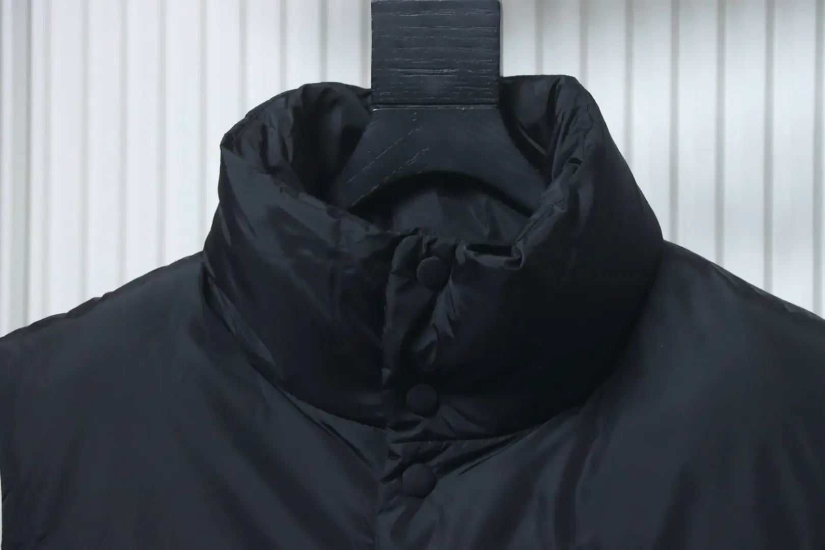 AMI 25Fw Down Vest With Heart Embossing - Image 3