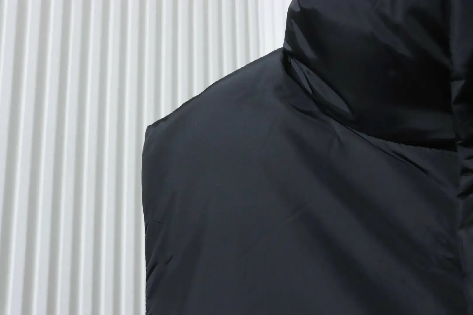 AMI 25Fw Down Vest With Heart Embossing - Image 6