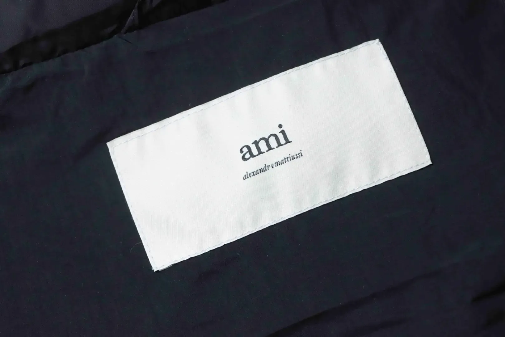 AMI 25Fw Down Vest With Heart Embossing - Image 10