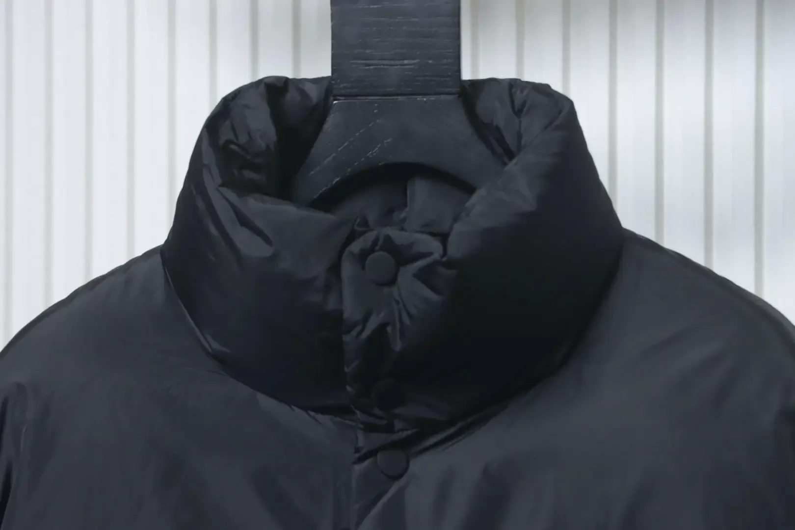 Ami 25Fw Down Jacket With Heart Embossing - Image 3