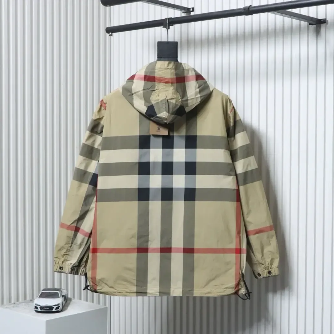 Classic, Reversible Trench Coat A Checkered Pattern. - Image 2