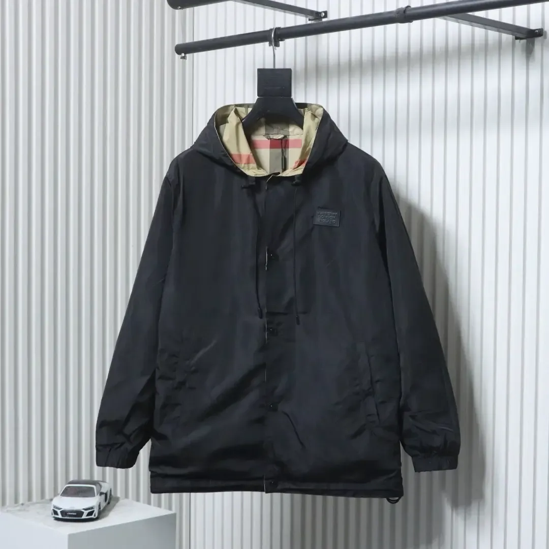 Classic, Reversible Trench Coat A Checkered Pattern. - Image 3