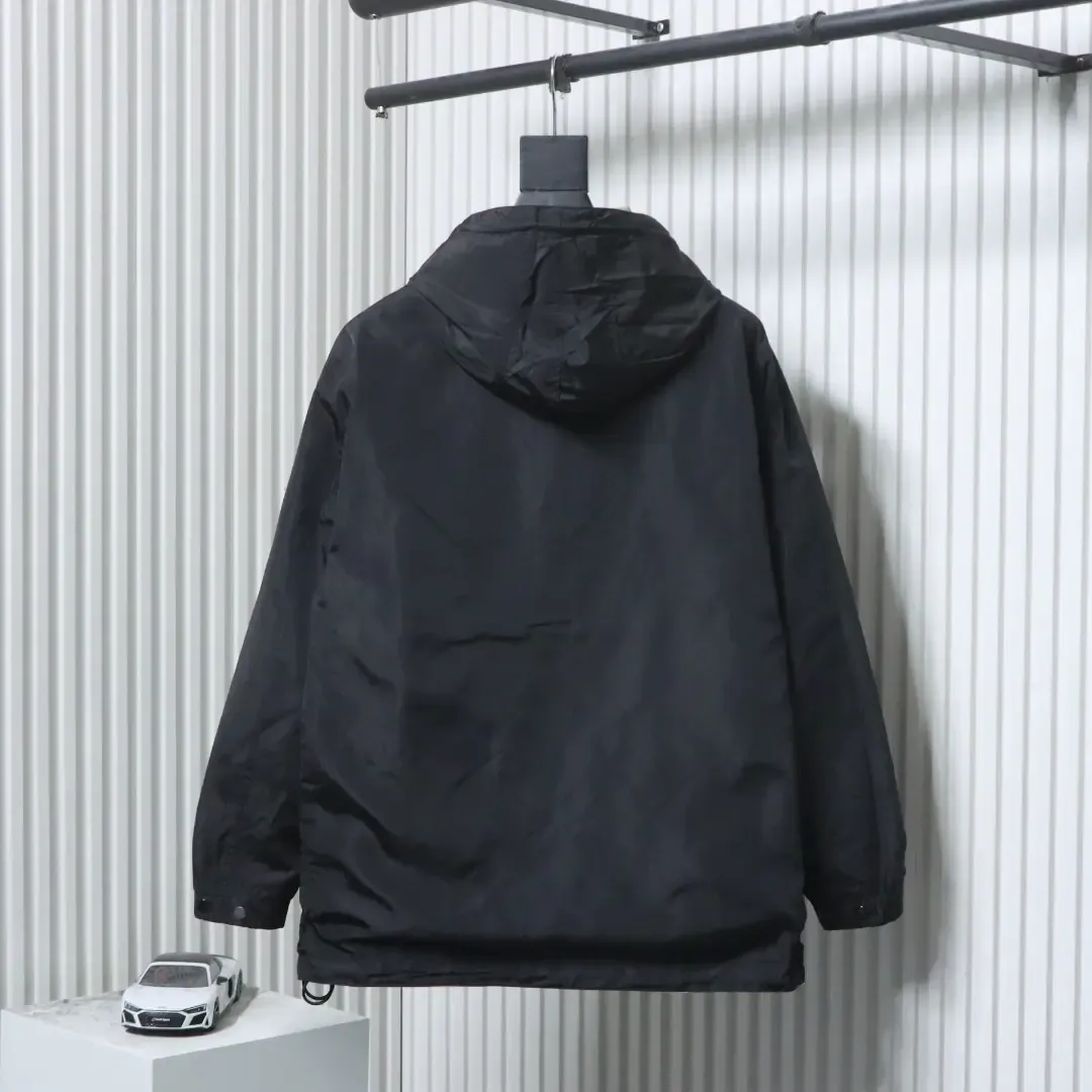 Classic, Reversible Trench Coat A Checkered Pattern. - Image 4