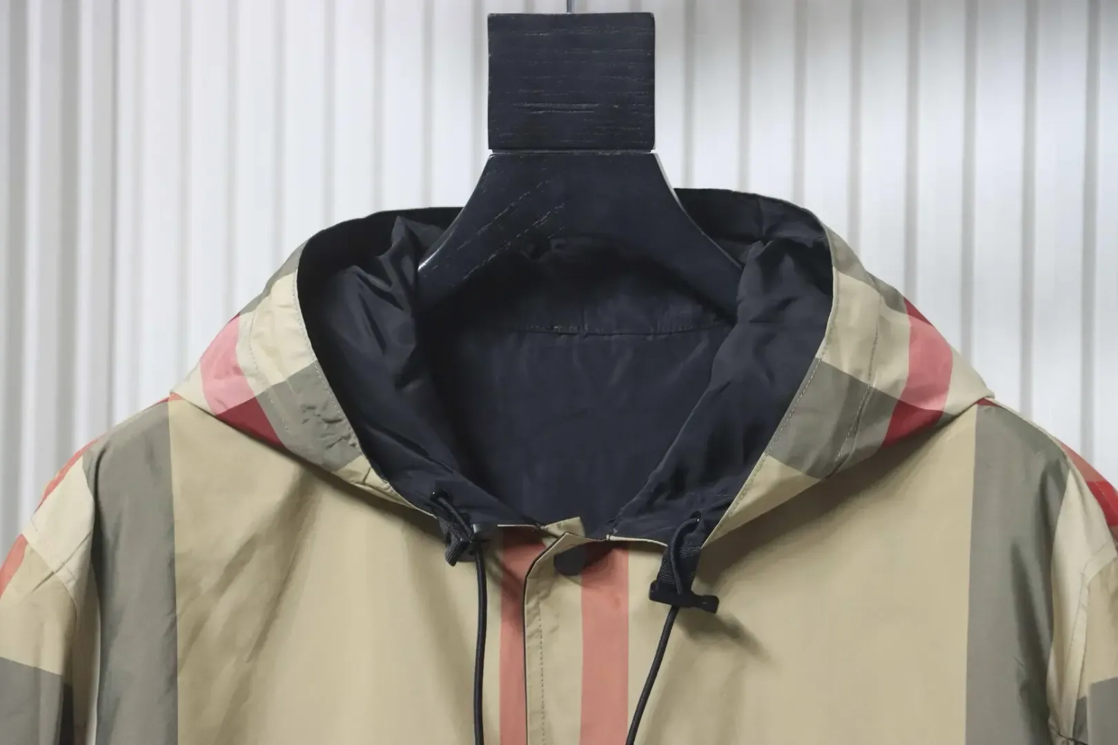 Classic, Reversible Trench Coat A Checkered Pattern. - Image 5