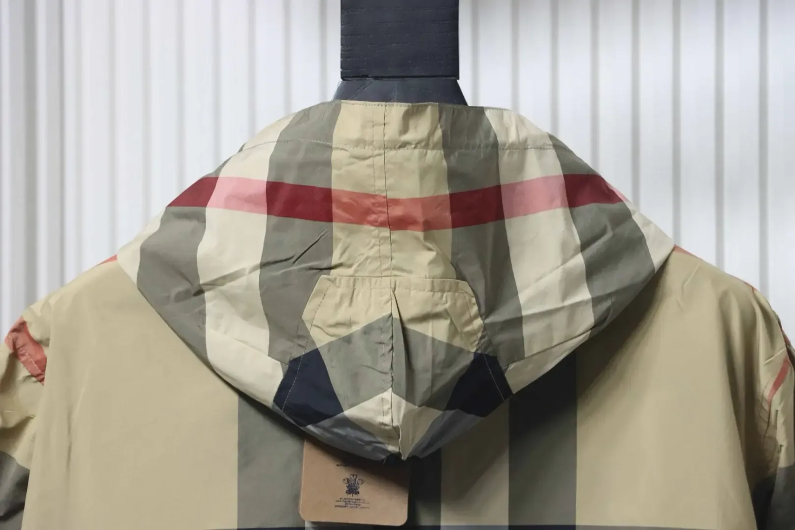 Classic, Reversible Trench Coat A Checkered Pattern. - Image 6