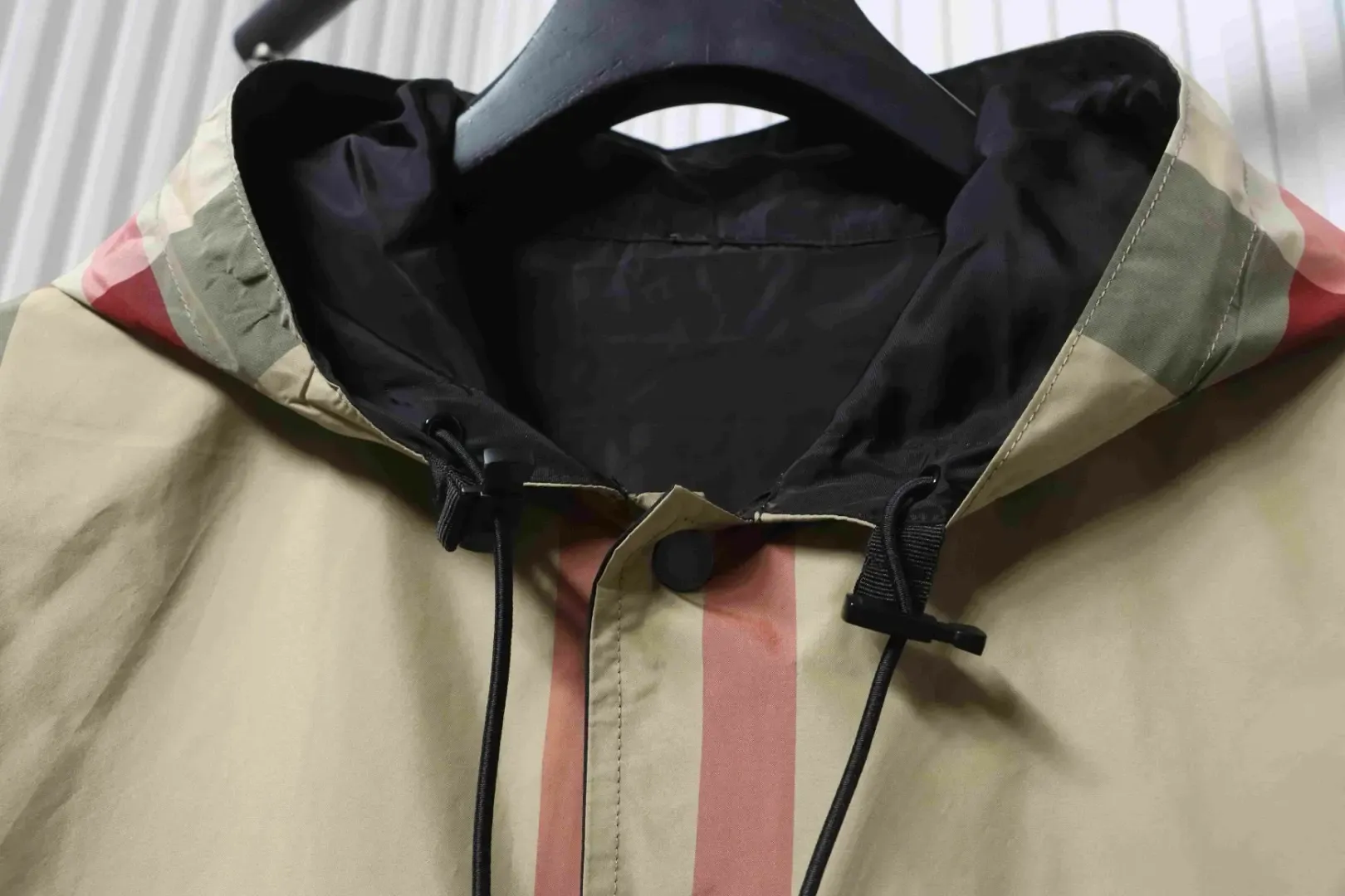 Classic, Reversible Trench Coat A Checkered Pattern. - Image 8