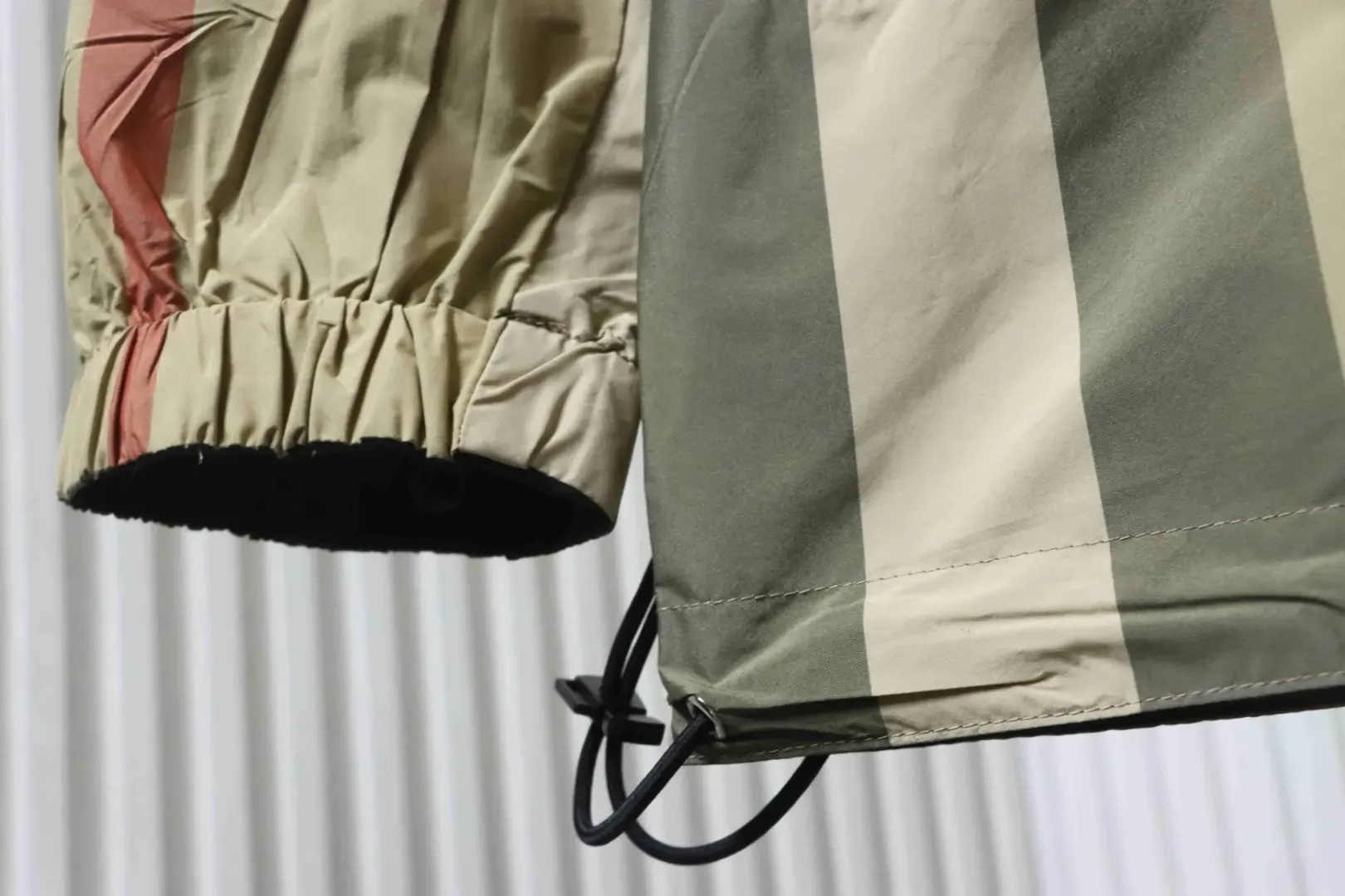 Classic, Reversible Trench Coat A Checkered Pattern. - Image 9