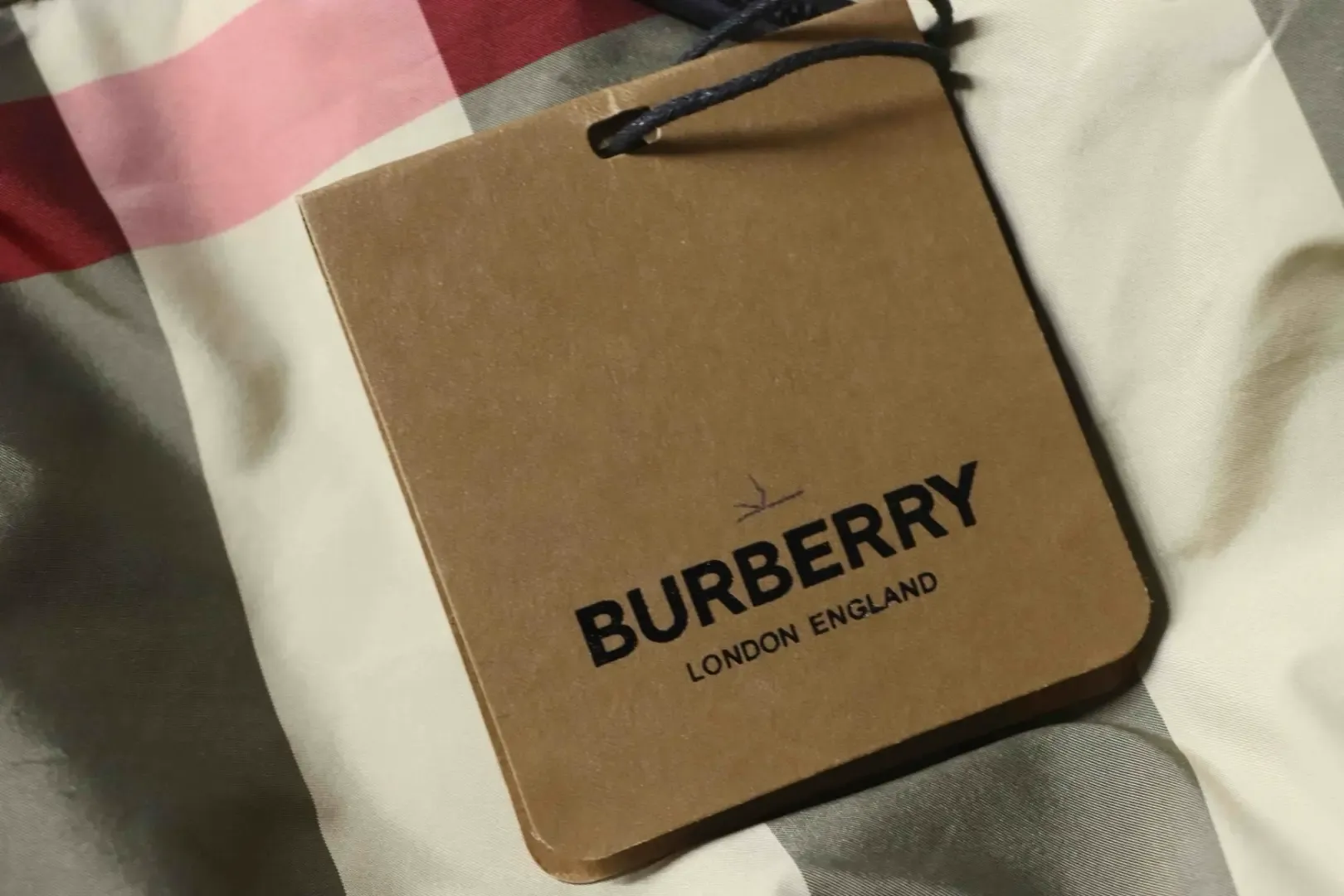 Classic, Reversible Trench Coat A Checkered Pattern. - Image 10