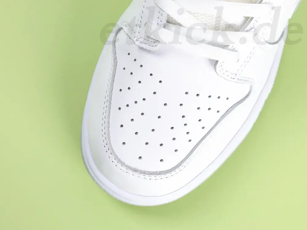 Dunk Low Supreme White Sneakers - Image 12