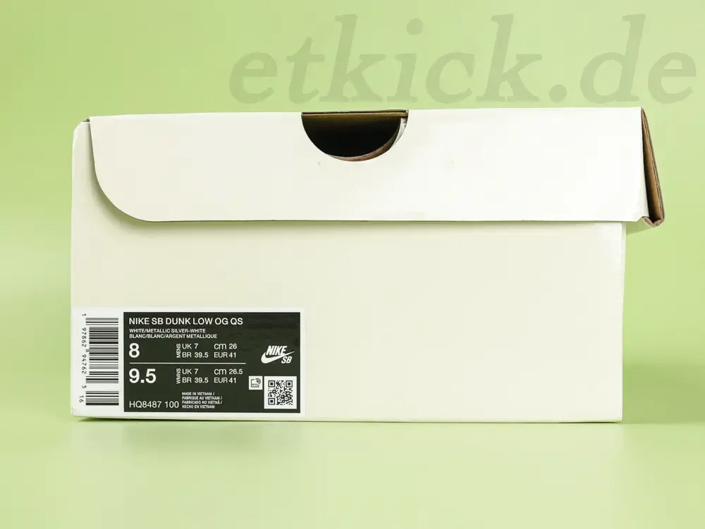 Dunk Low Supreme White Sneakers - Image 13