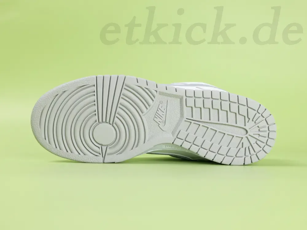 Dunk Low Supreme White Sneakers - Image 4