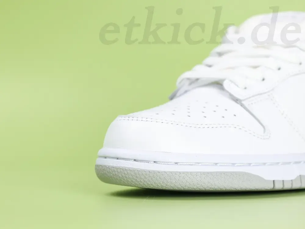 Dunk Low Supreme White Sneakers - Image 6