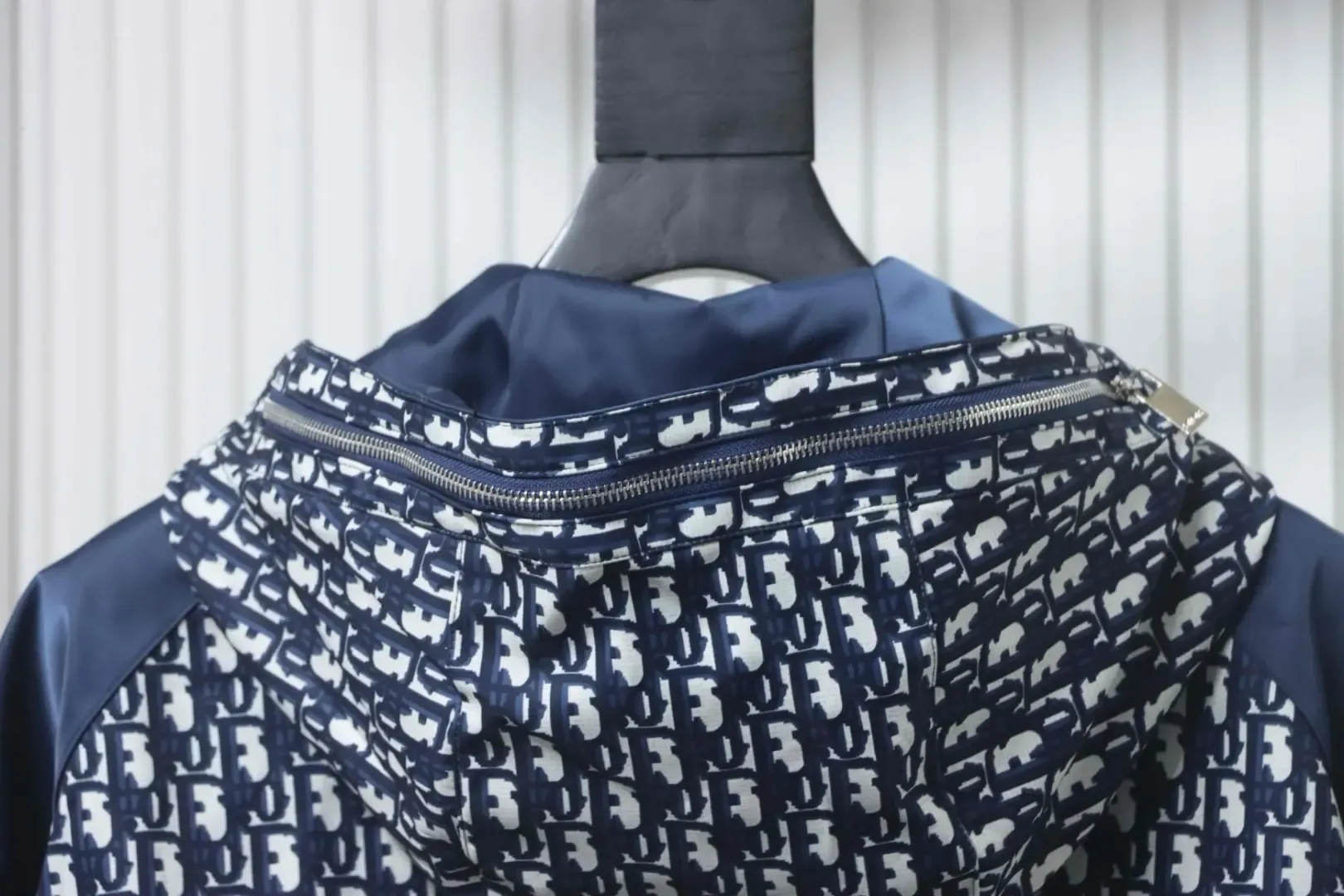 Fully Woven Hooded Jacket With Zipper - Image 5