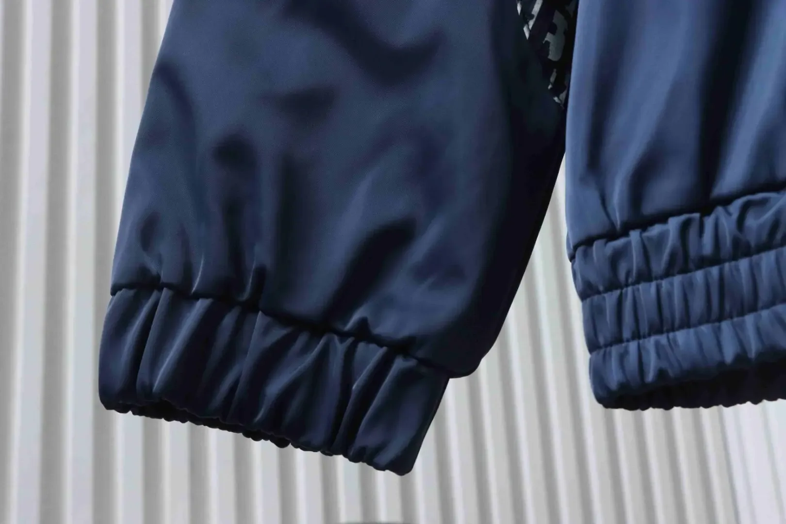 Fully Woven Hooded Jacket With Zipper - Image 6