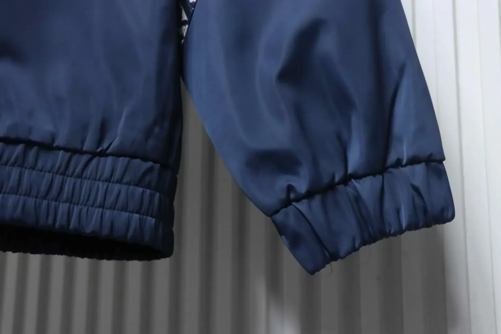 Fully Woven Hooded Jacket With Zipper - Image 9