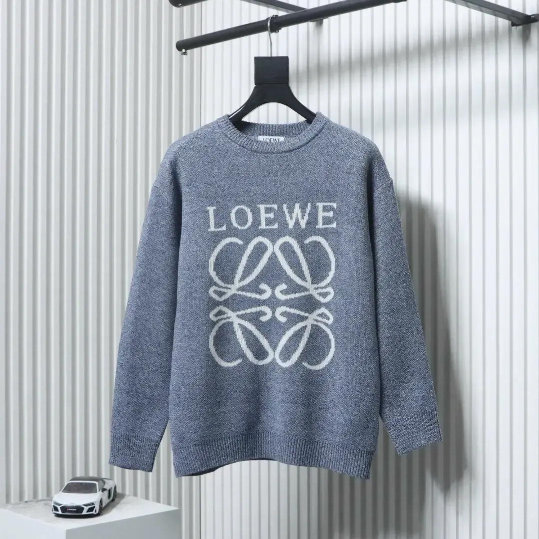 Jacquard Logo Knitted Sweater With A Round Neckline