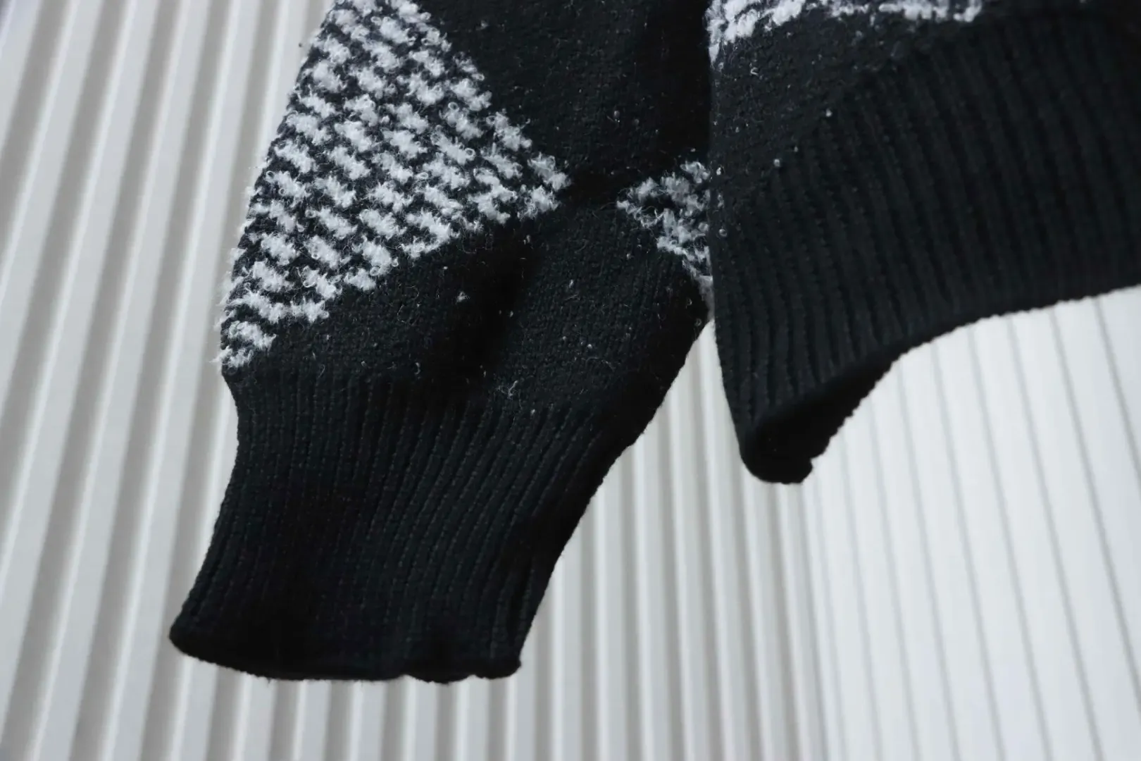Knit Sweater With Checkerboard Pattern And Geometric Structure - etkick reps
