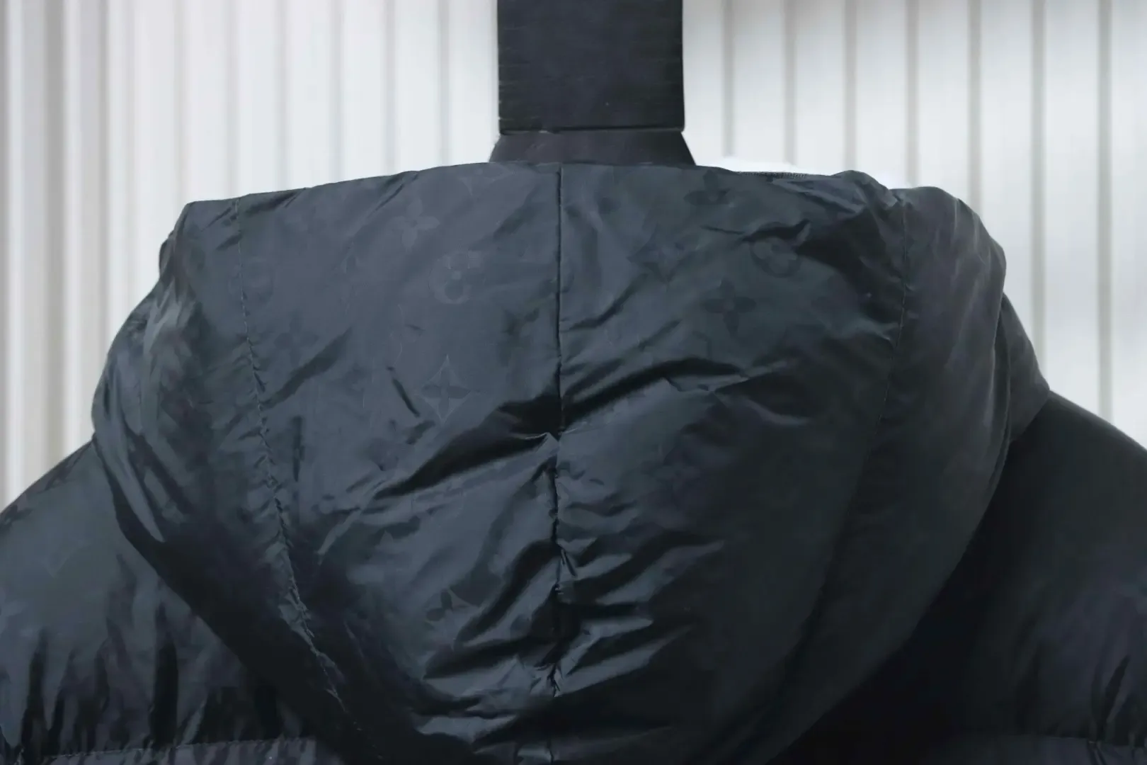 SKI Collection Dark Patterned Down Jacket With Hood And Sleeves - Image 3