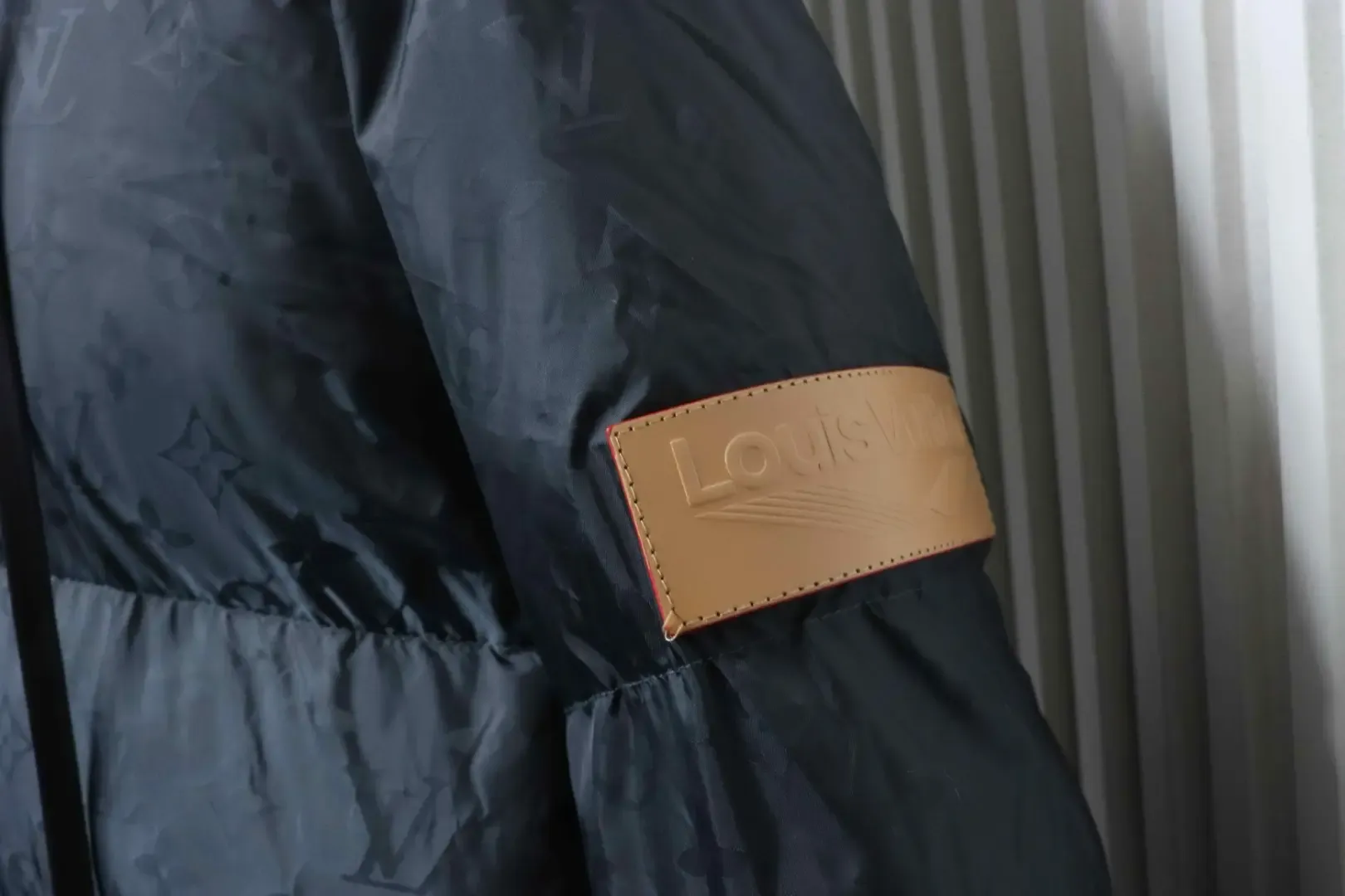 SKI Collection Dark Patterned Down Jacket With Hood And Sleeves - Image 4