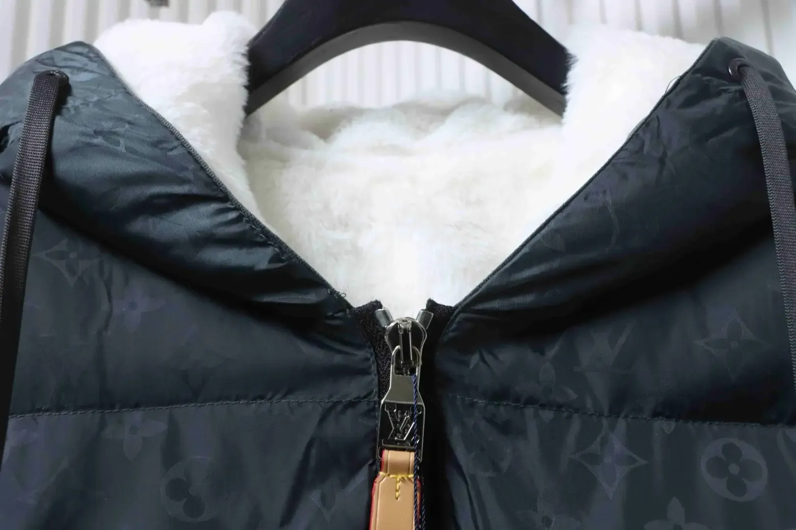 SKI Collection Dark Patterned Down Jacket With Hood And Sleeves - Image 8