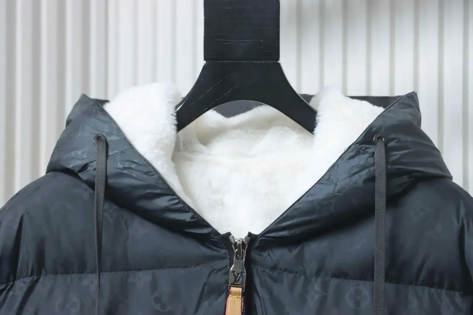 SKI Collection Dark Patterned Down Jacket With Hood And Sleeves - Image 9