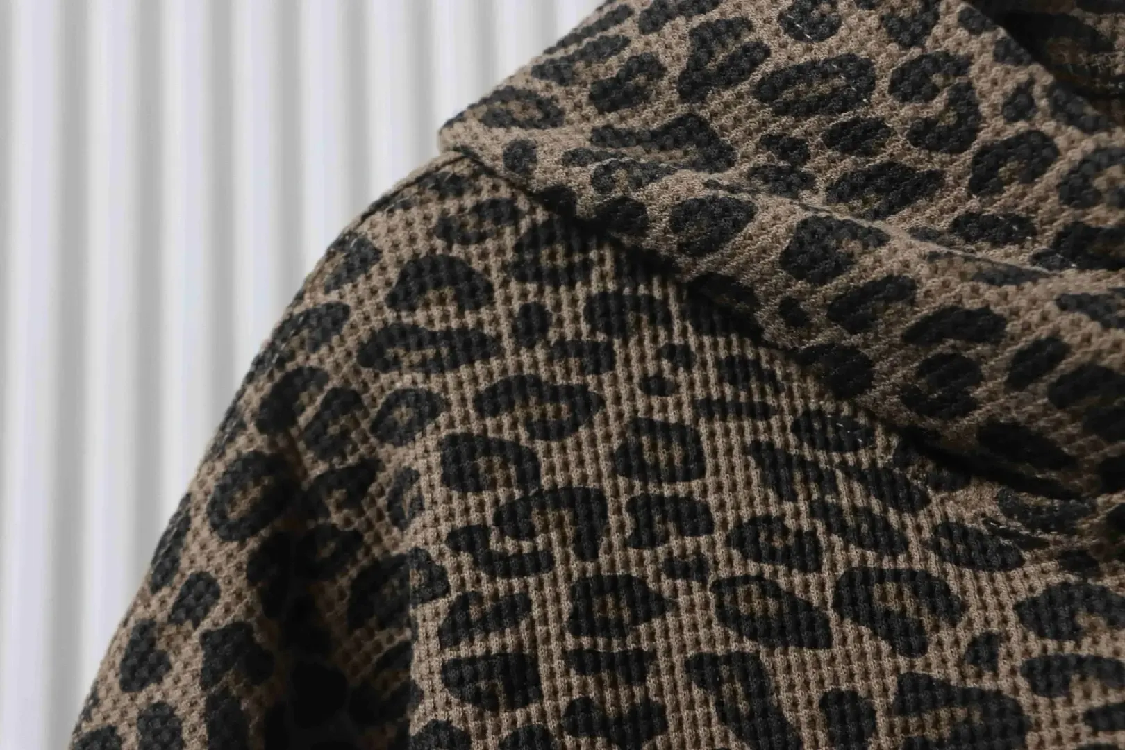 Thermal Jacket With Hood And Zipper Leopard Print Waffle Pique Fabric - Image 5