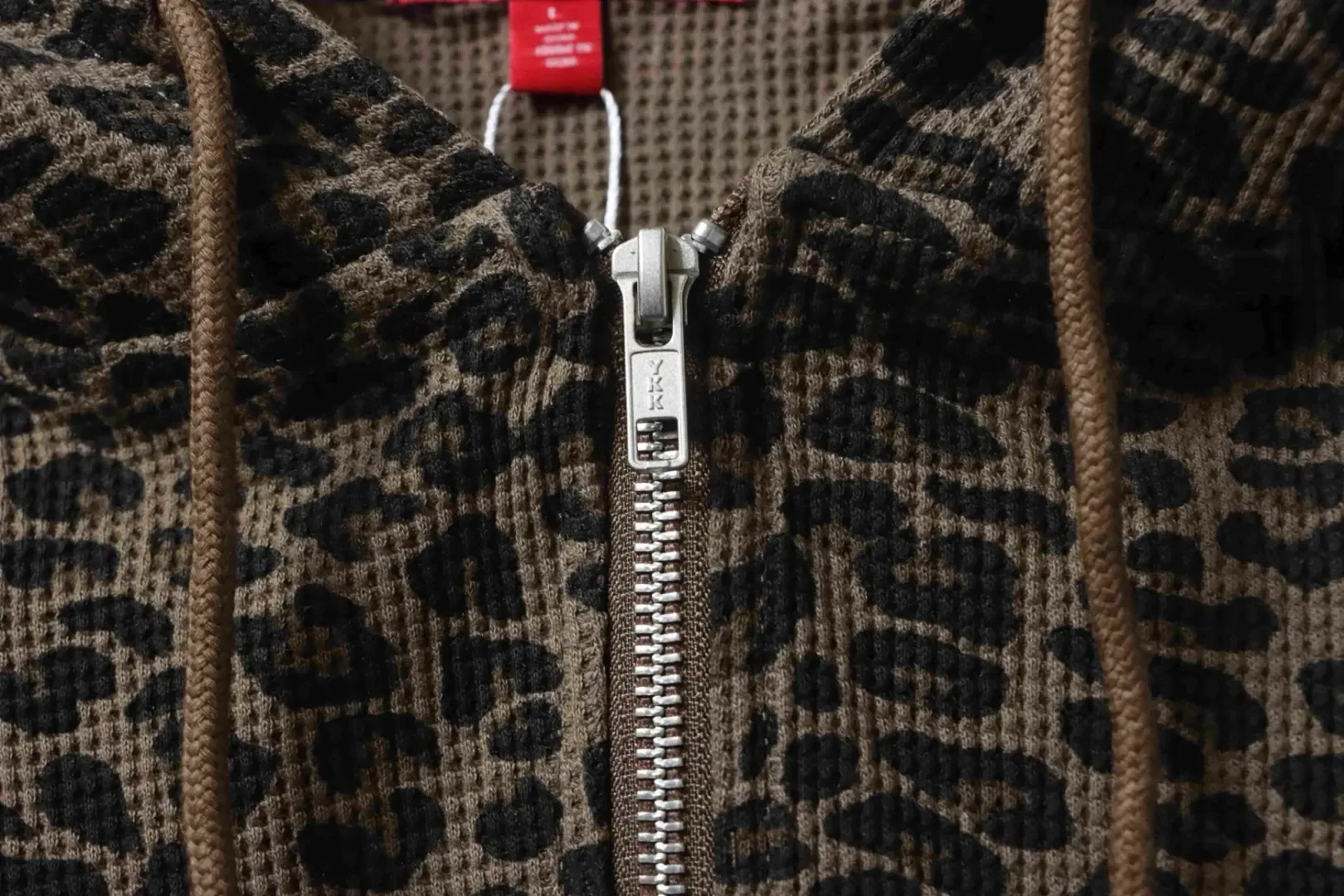 Thermal Jacket With Hood And Zipper Leopard Print Waffle Pique Fabric - Image 9