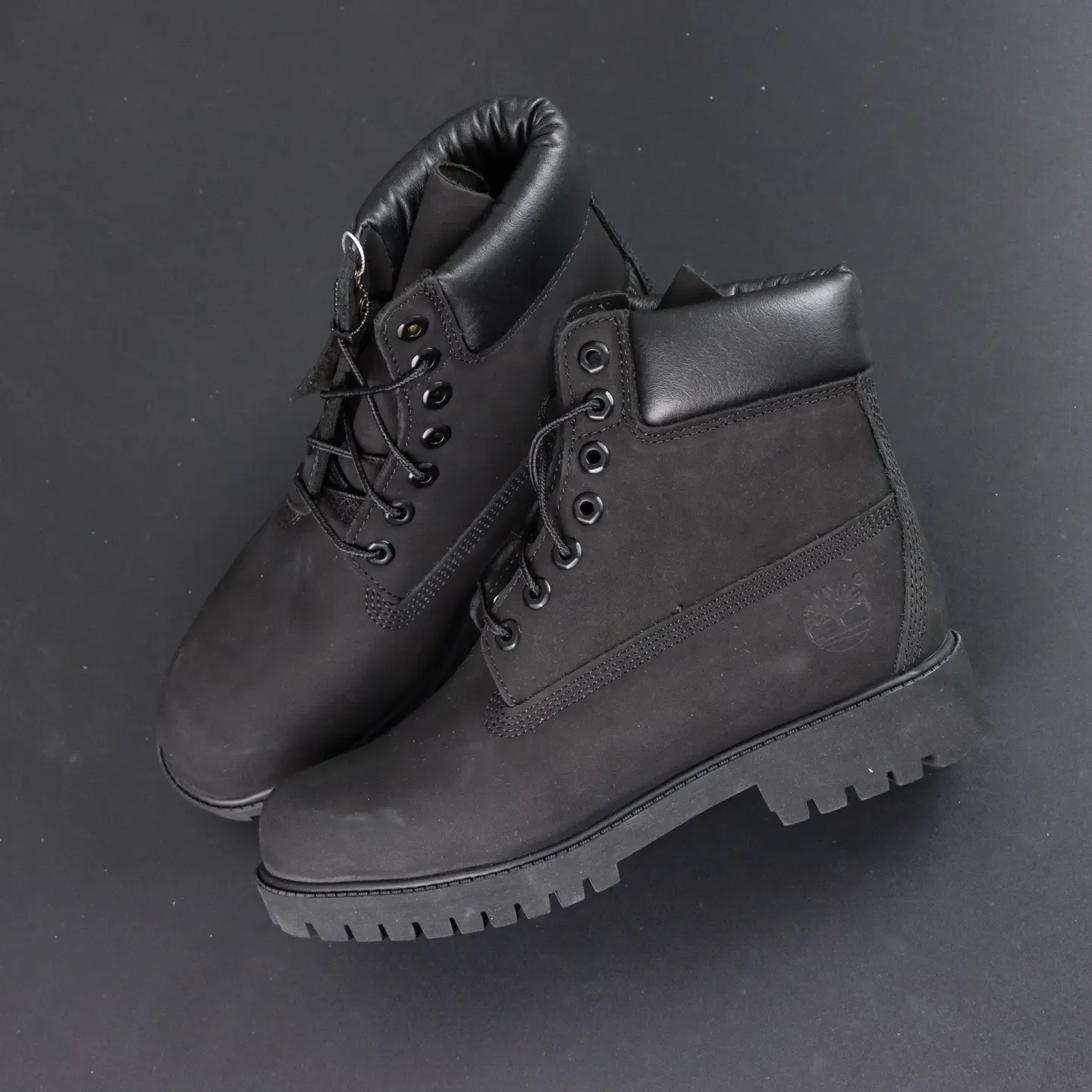 Timberland Classic Outdoor Short Barrel Versatile Work Boots Black - Image 2