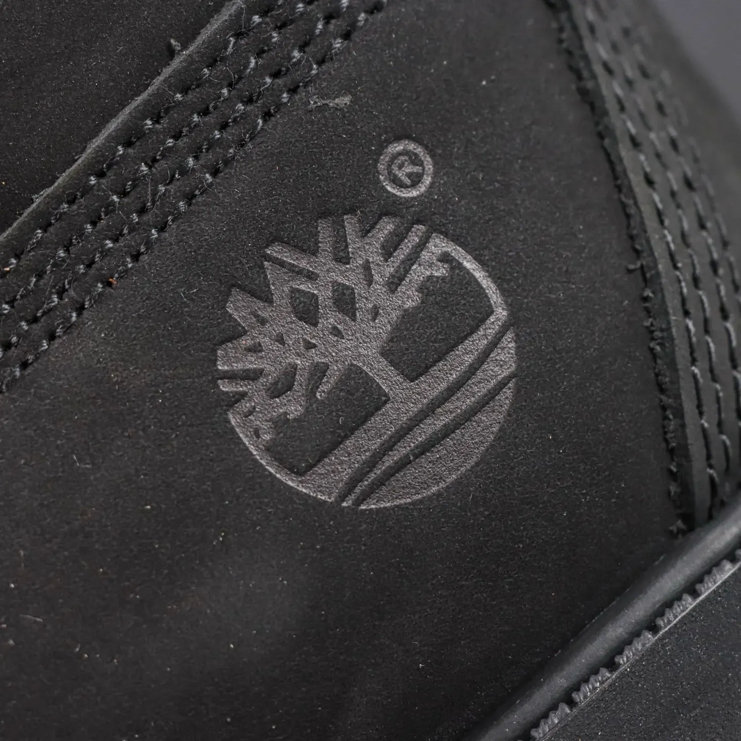 Timberland Classic Outdoor Short Barrel Versatile Work Boots Black - Image 11