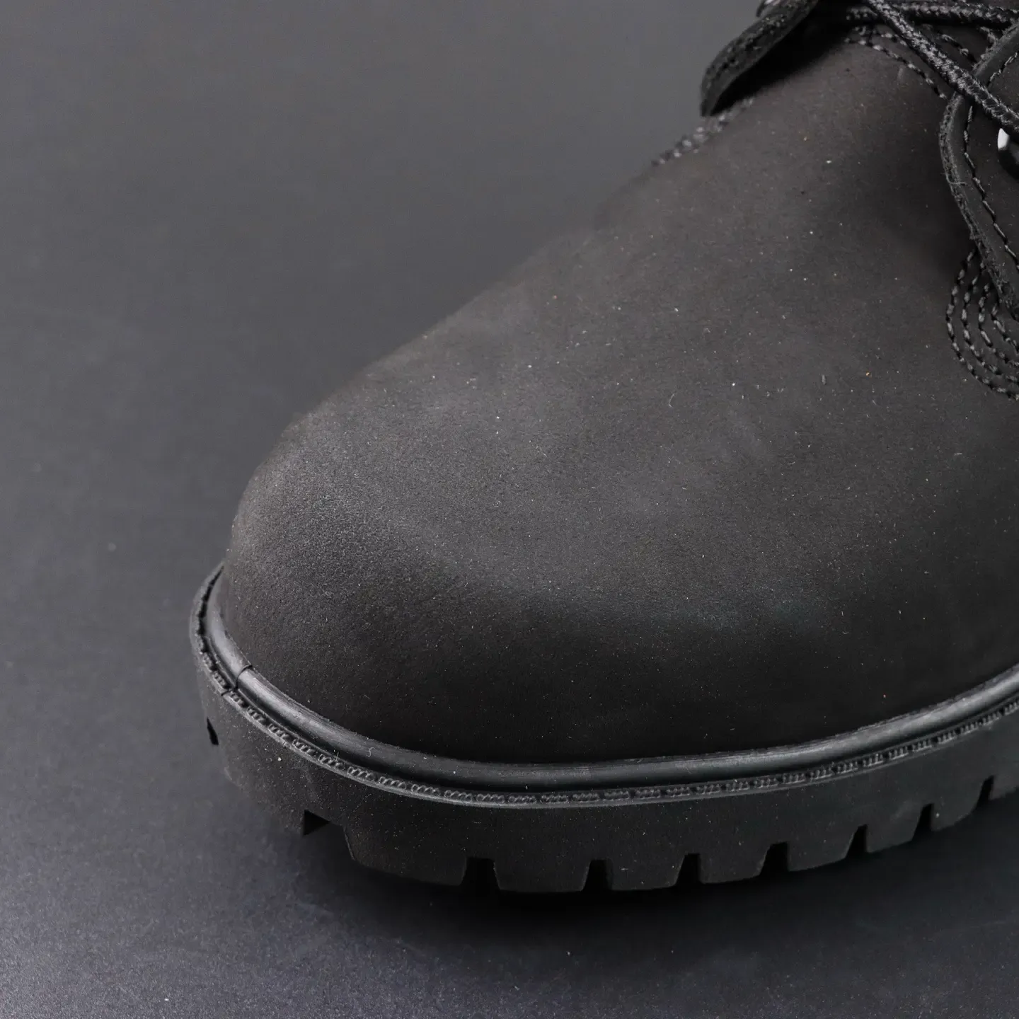 Timberland Classic Outdoor Short Barrel Versatile Work Boots Black - Image 12