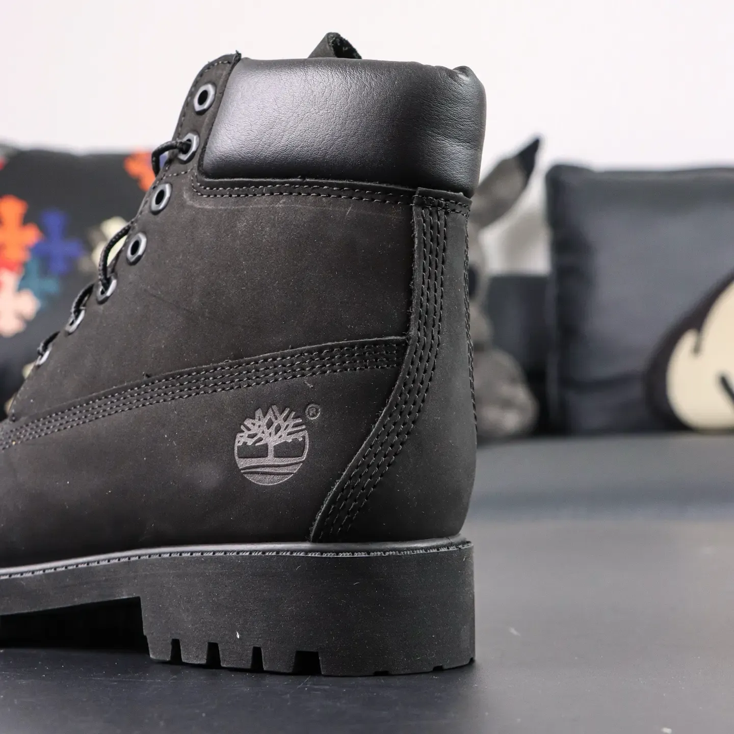 Timberland Classic Outdoor Short Barrel Versatile Work Boots Black - Image 16