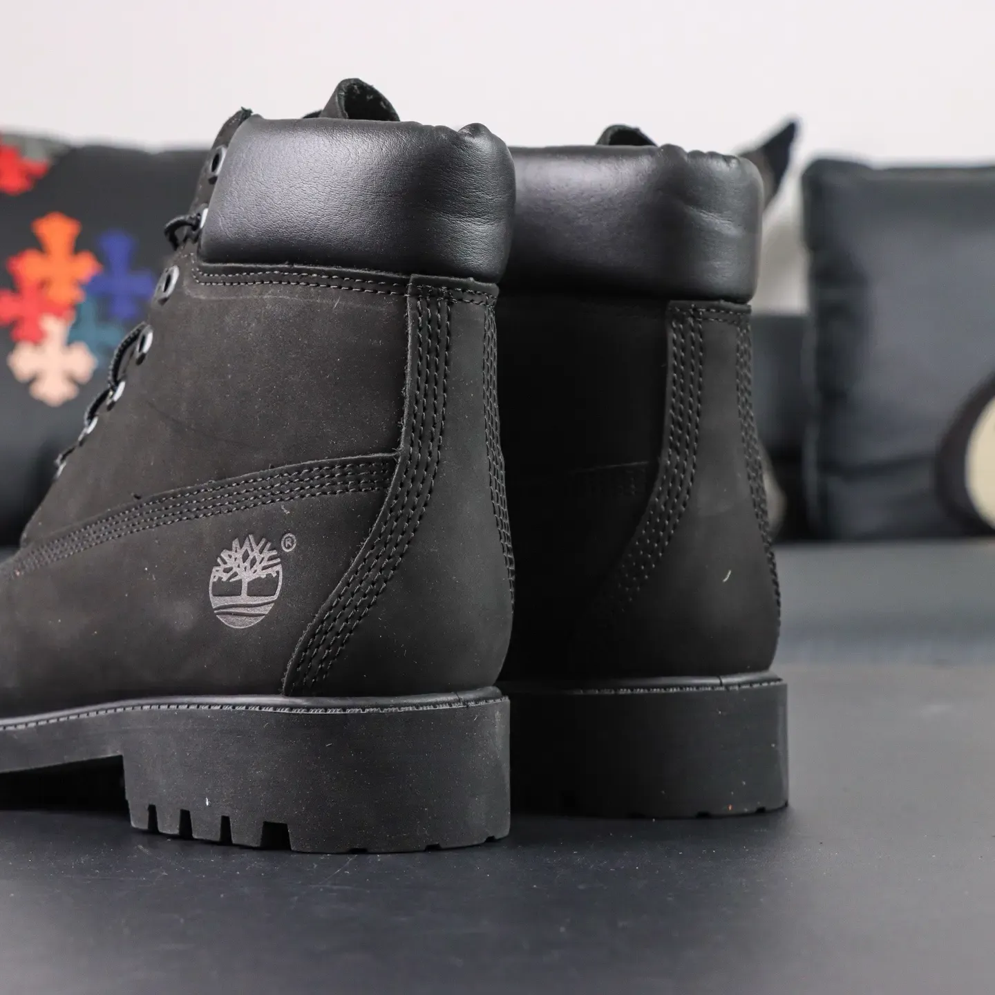 Timberland Classic Outdoor Short Barrel Versatile Work Boots Black - Image 17