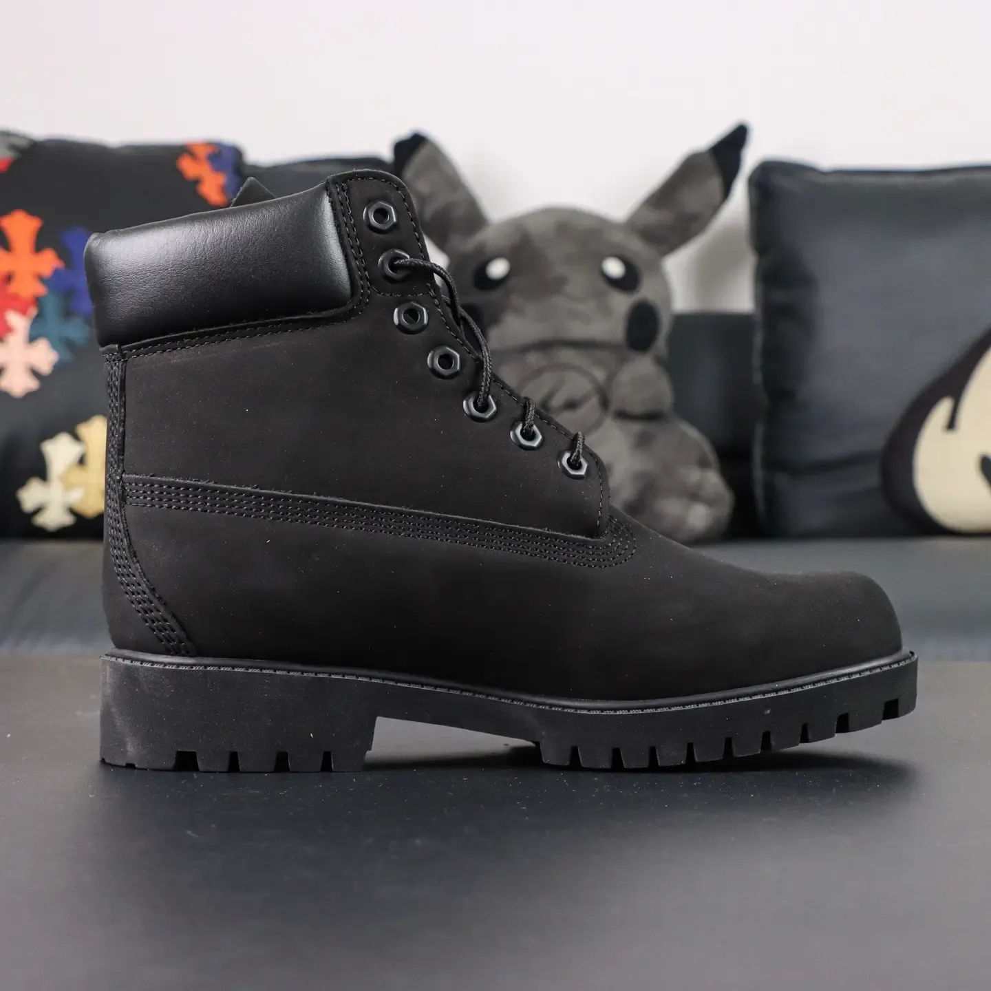 Timberland Classic Outdoor Short Barrel Versatile Work Boots Black - Image 4