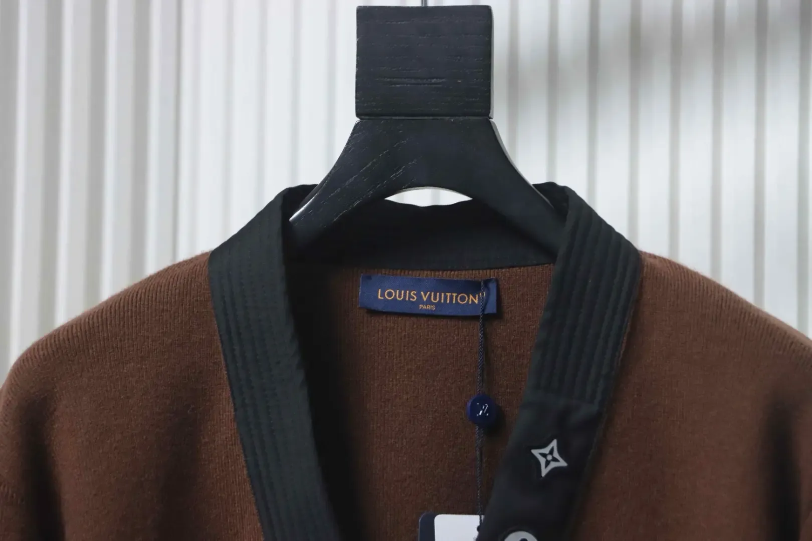 Triple Reflective Logo Embellishment With A Floral Pattern On A Cardigan With A Kimono Collar - etkick reps