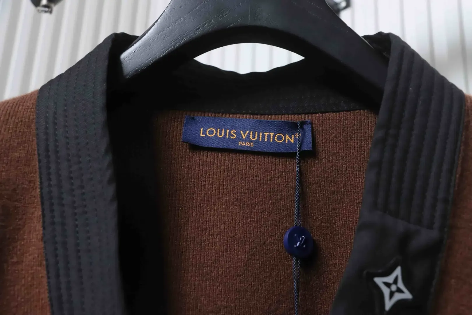 Triple Reflective Logo Embellishment With A Floral Pattern On A Cardigan With A Kimono Collar - etkick reps