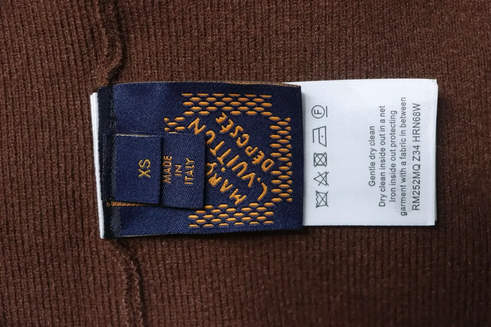 Triple Reflective Logo Embellishment With A Floral Pattern On A Cardigan With A Kimono Collar - etkick reps