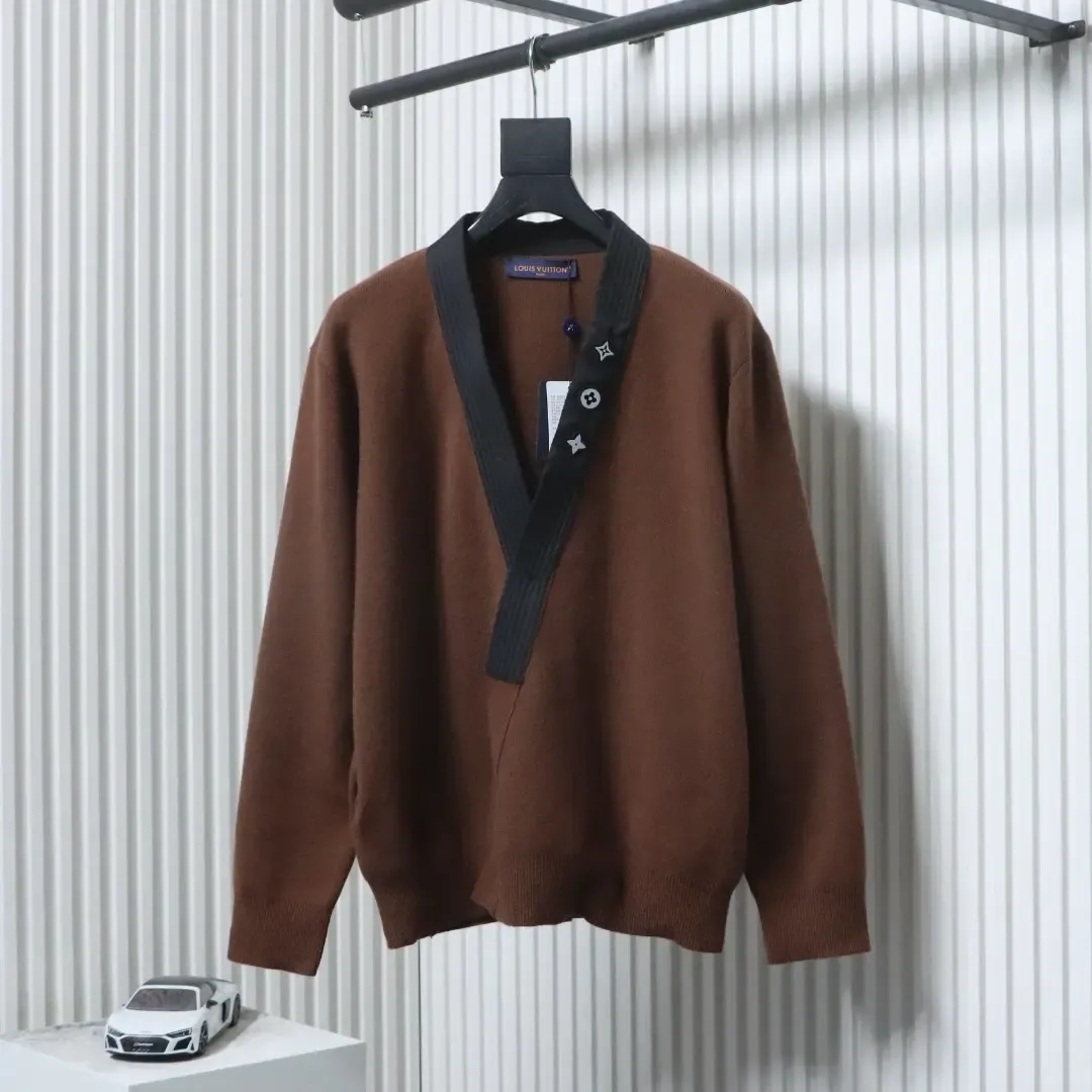 Triple Reflective Logo Embellishment With A Floral Pattern On A Cardigan With A Kimono Collar - etkick reps